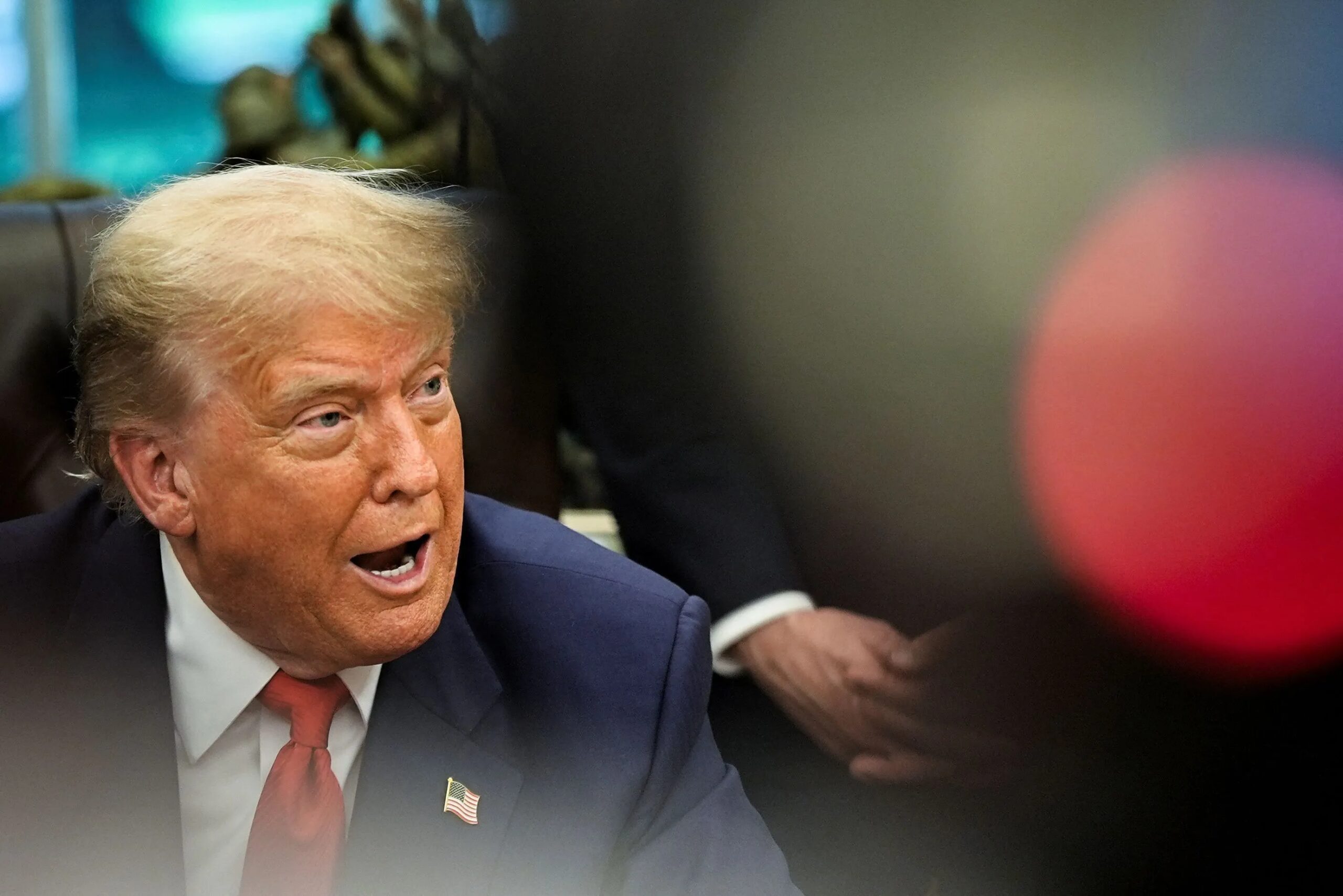 Trump Sinaliza Abertura para Negociações com Canadá Após Aumento de Tarifas