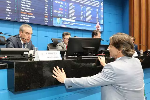 Elevadores para Macas em Prédios de MS: Votação Adiada por Pedido de Vista