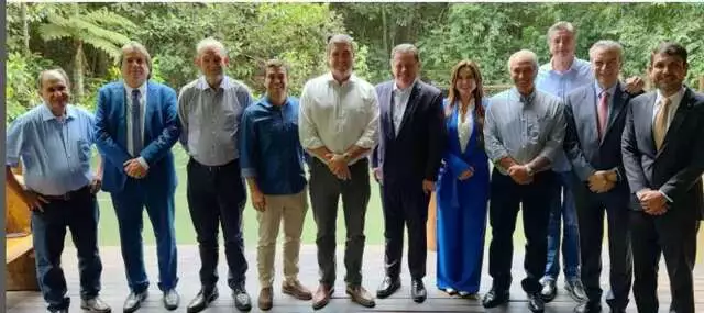 PSDB em Crise: Perillo Busca Salvação em MS Enquanto Riedel e Azambuja Preparam Saída
