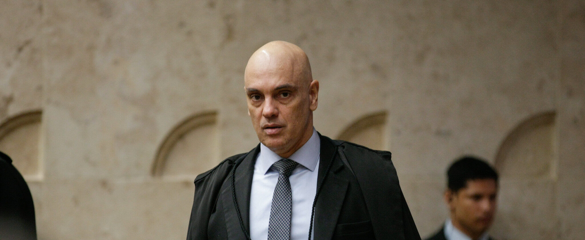 Alexandre de Moraes afirma que não vai recuar “um milímetro sequer” em decisões sobre Bolsonaro