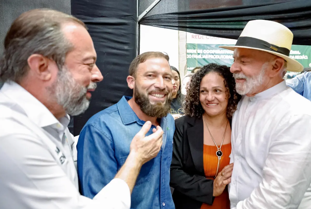 Lula Acolhe Família Acreana Beneficiada pelo ‘Luz para Todos’ em Encontro Emocionante
