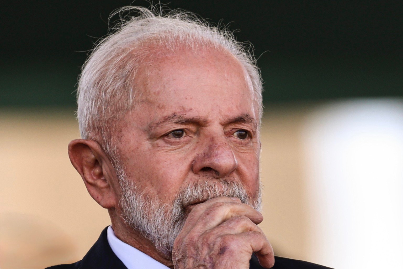 Pesquisa eleitoral aponta desafios para Lula em 2026 em meio a turbulências políticas e econômicas