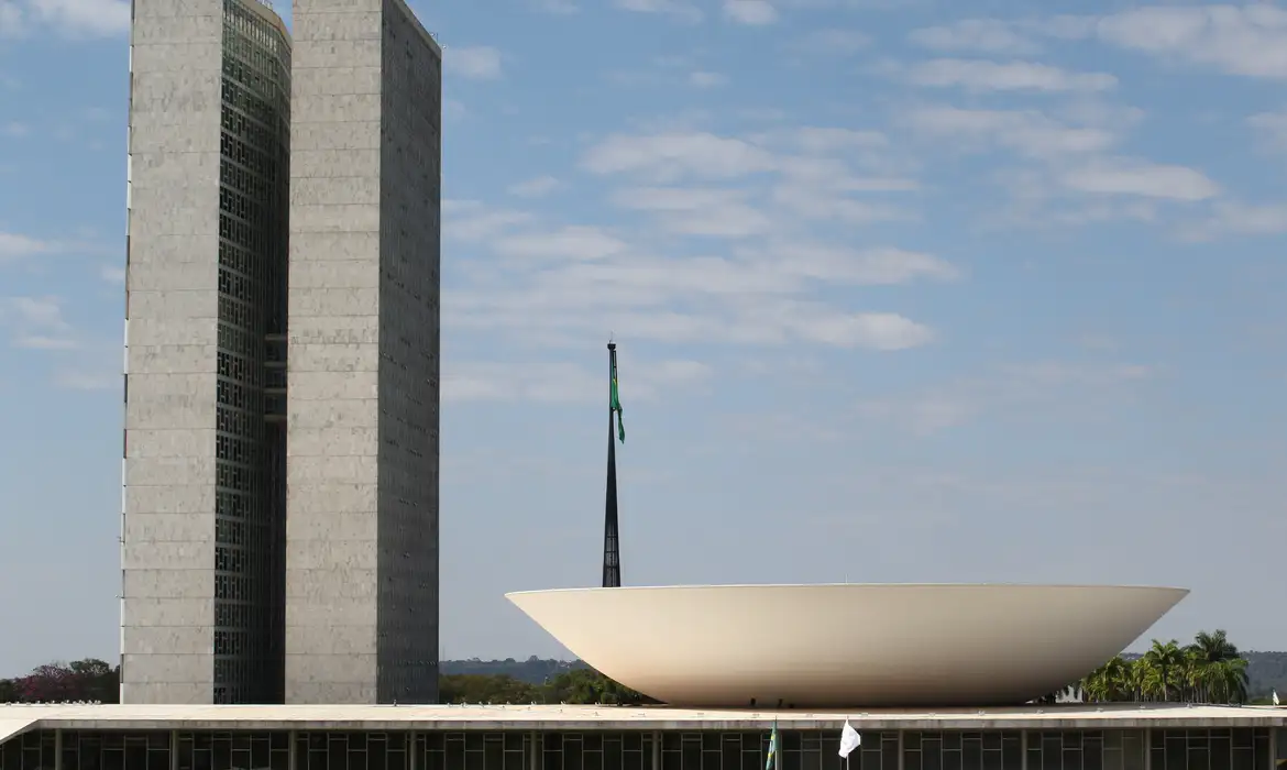 Após Paralisação, Câmara Busca Retomar Votações em Meio a Tensões Políticas