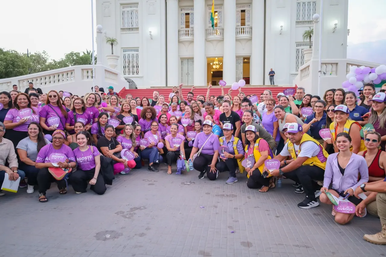 Acre clama por fim do feminicídio em caminhada liderada por Michelle Melo