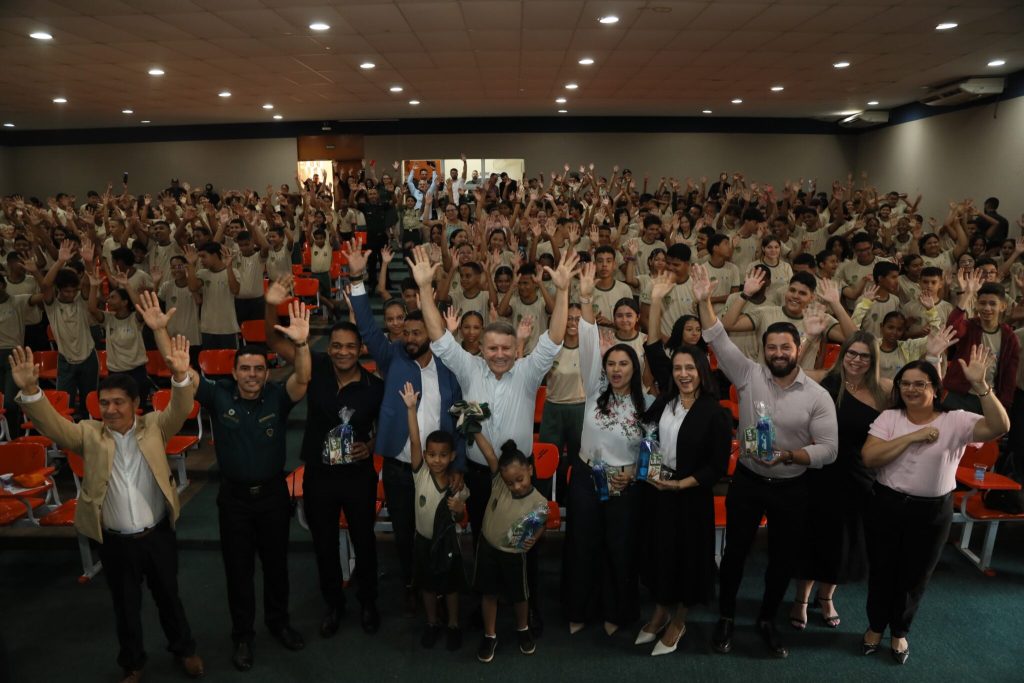 Palmas Celebra Dia do Estudante com Retorno às Aulas e Entrega de Novos Uniformes