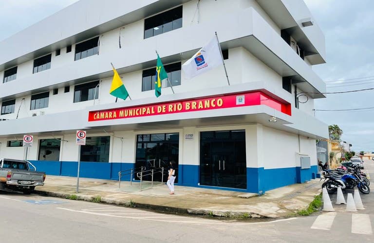 Câmara de Rio Branco Repudia Declarações de Superintendente da RBTrans em Entrevista Polêmica