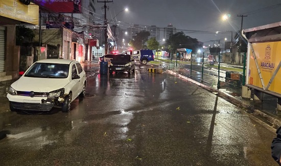 Motorista embriagado causa acidente e destrói ponto de ônibus em Aracaju