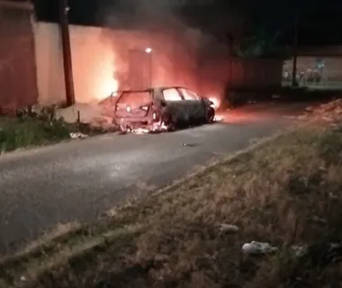 Violência na Zona Norte: Homem Executado e Carro Incinerado em Cenário de Guerra; Apreensão de Drogas Aumenta Tensão