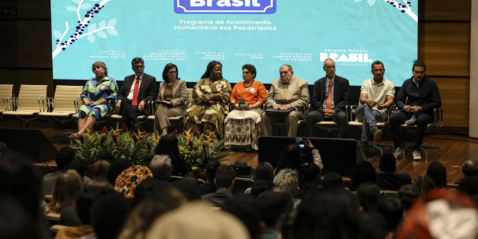 Governo Lança Programa ‘Aqui é Brasil’ para Acolher Repatriados em Vulnerabilidade