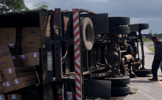 Acidente na SE-282: Tombamento de caminhão deixa um ferido em Boquim