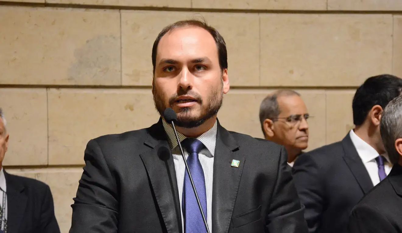 Carlos Bolsonaro Hospitalizado Após Pai Ter Prisão Domiciliar Decretada por Moraes