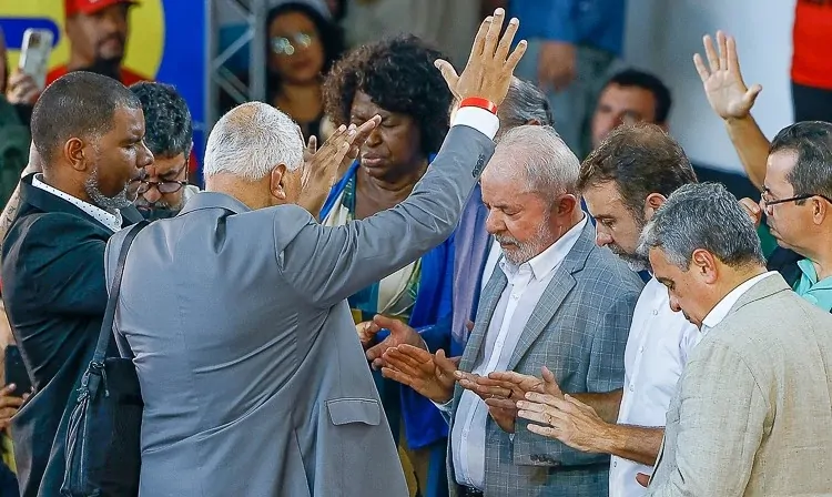 PoderData: Desaprovação do Governo Lula Entre Evangélicos se Mantém Elevada, Aponta Pesquisa