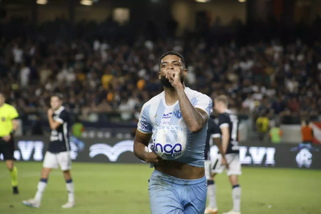 Em meio à crise do Paysandu, Diogo Oliveira se destaca com faro de gol e precisão na Série B