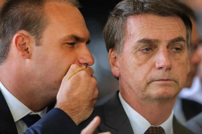 PF Acusa Bolsonaro e Filho de Coação em Investigação sobre Tentativa de Golpe