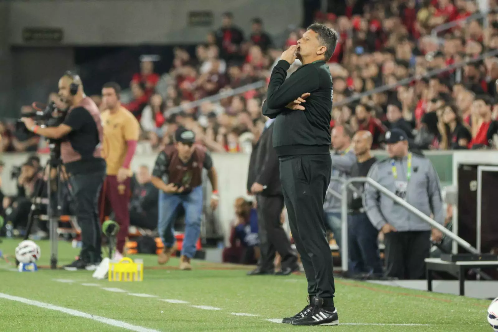 Retorno de Claudinei Oliveira não impede derrota do Paysandu, que segue afundado na Série B