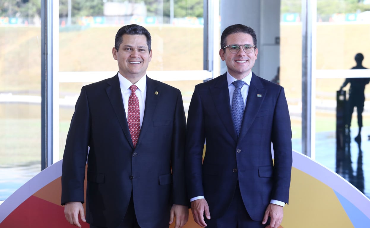 Congresso em Contradição: Poder de Pauta Concentrado Desafia Críticas ao STF