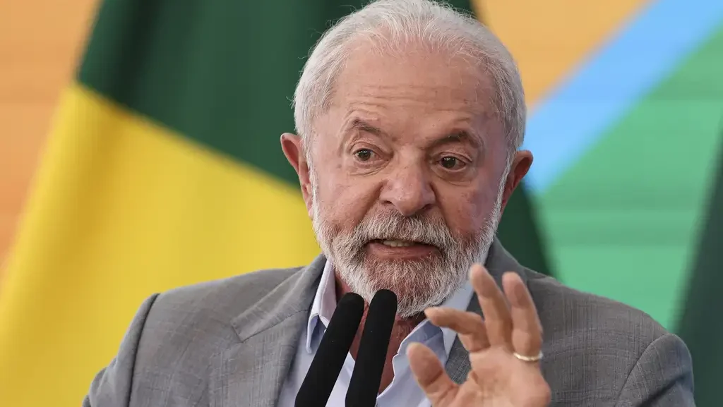 Lula Abre a Porta para 4º Mandato, Condicionando Decisão à Saúde Plena