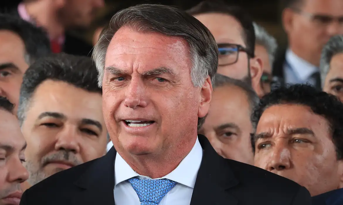 Bolsonaro Indiciado por Tentativa de Golpe: Defesa Reage com Surpresa