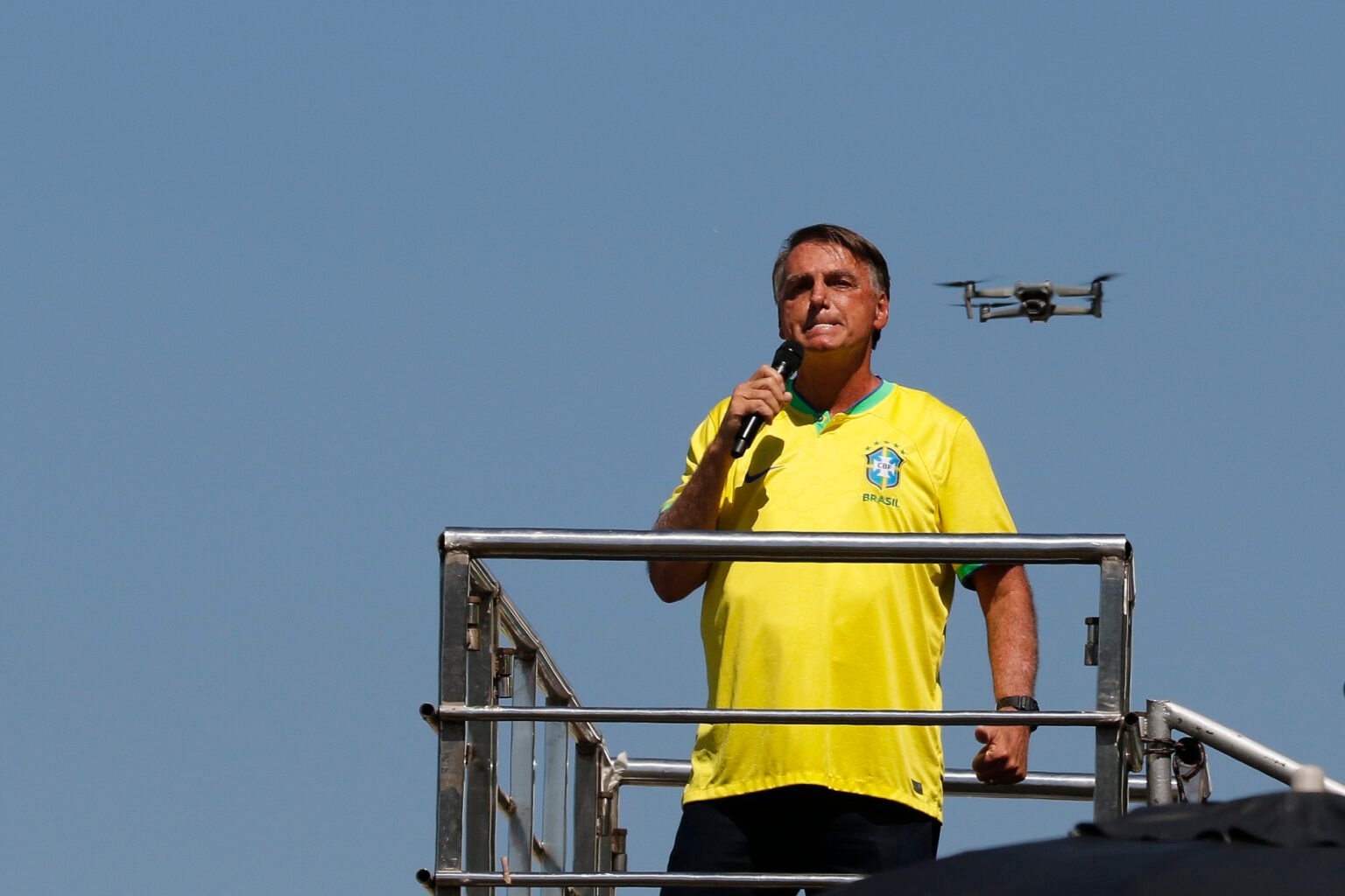 Pesquisa Atlas/Intel Revela Divisão na Opinião Pública Sobre Prisão de Bolsonaro