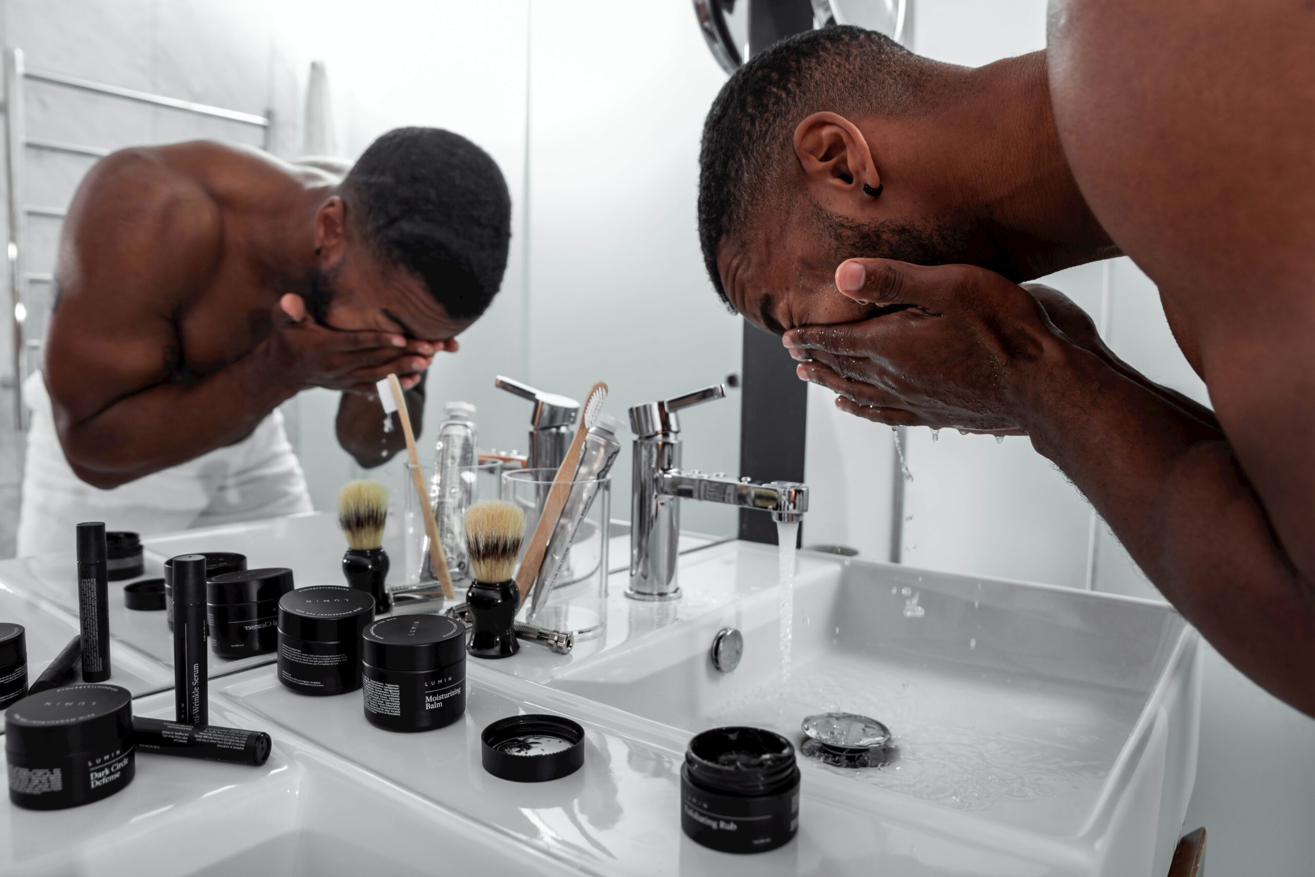 Pele em Dia: Guia Essencial de Skincare Masculino para uma Rotina Eficaz