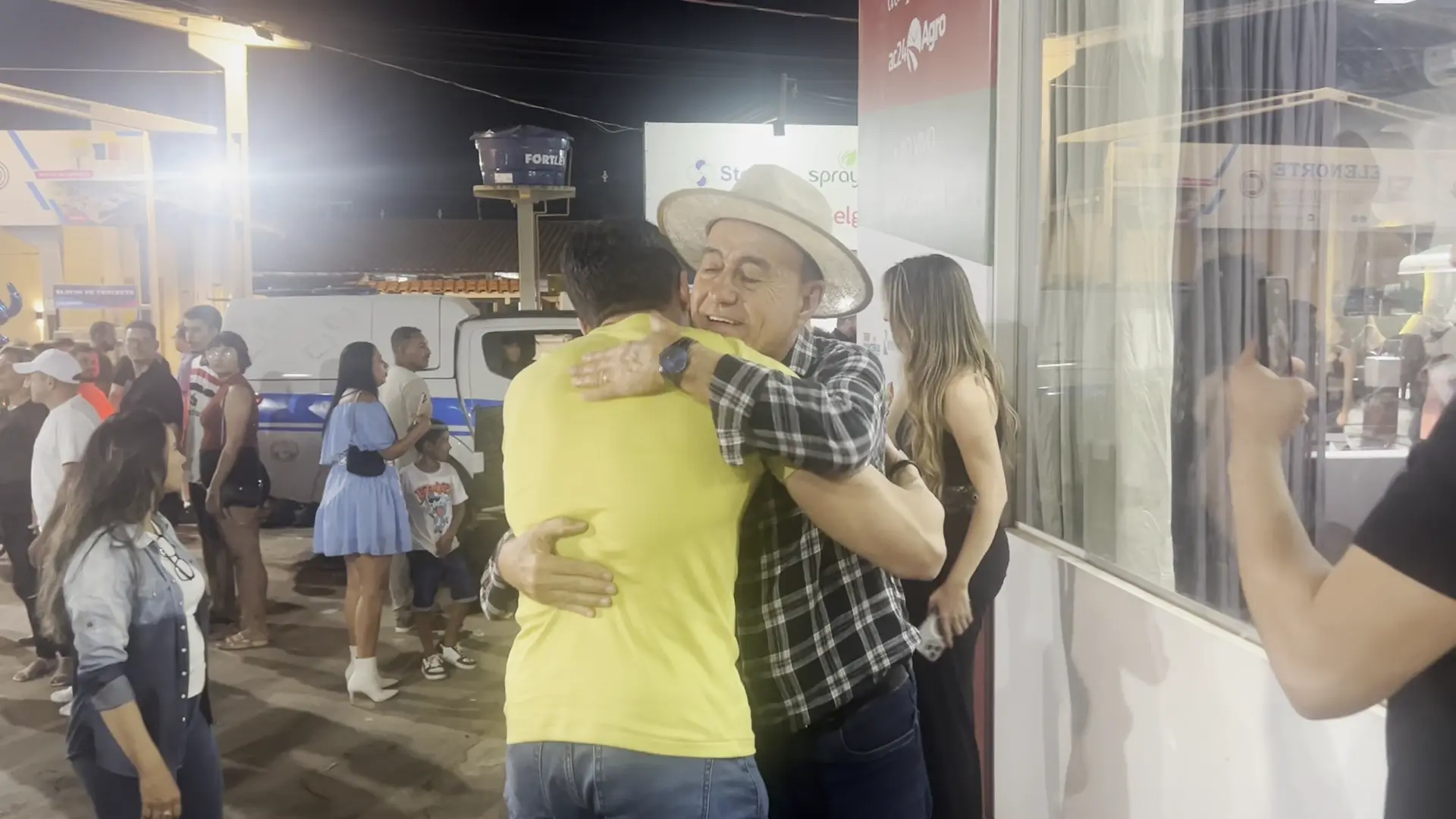 Rivalidade em Pausa: Bocalom e Zé Lopes Surpreendem ao se Encontrarem na Expoacre