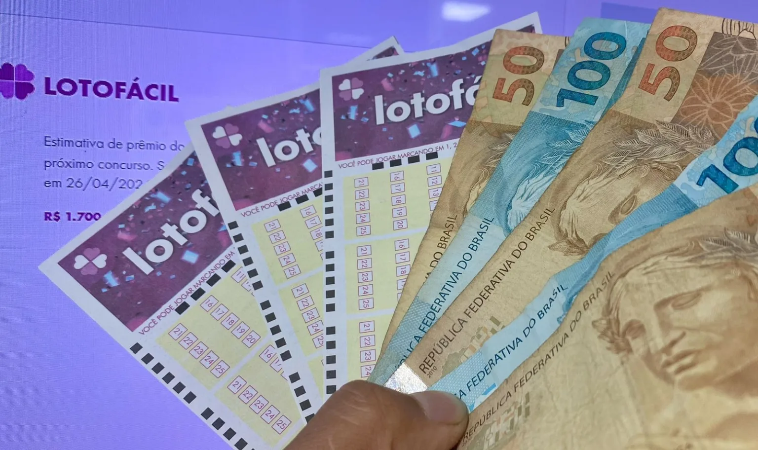 Lotofácil Premia Múltiplos Ganhadores: Cinco Apostas Dividem Bolada de R$ 274 Mil