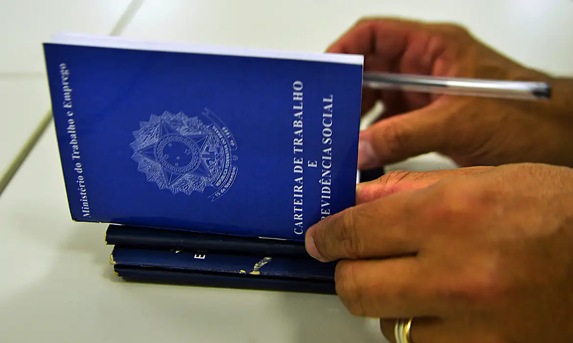 Governo mira reduzir taxas de vale-refeição e alimentação em outubro, anuncia Marinho