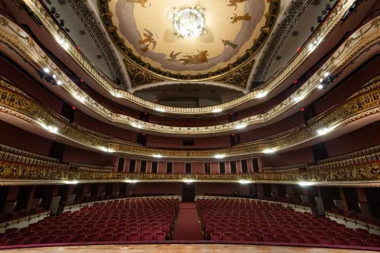 Guerra ideológica marca gestão do Theatro Municipal