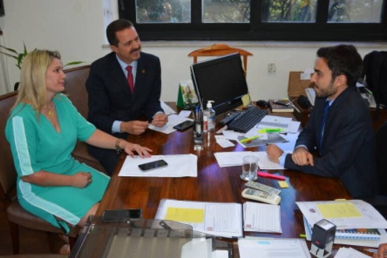 Prefeito é condenado por deixar a primeira-dama governar em seu lugar no interior de SP