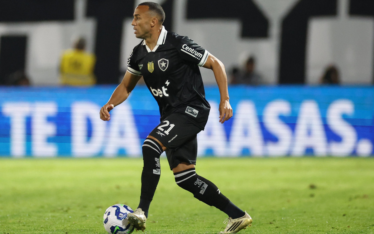 Marçal revela mensagem de Textor que selou seu retorno ao Botafogo: ‘Está fazendo falta’