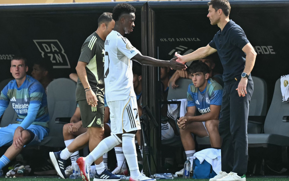 Vini Jr. Expressa Irritação Após Substituição em Jogo do Real Madrid; Xabi Alonso Justifica Decisão