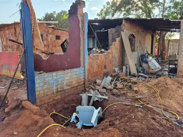 Revolta na Vizinhança: Abusos Revelados por Comportamento Escolar Levam a Incêndio e Fuga