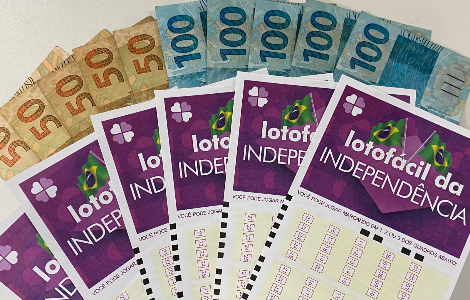Lotofácil da Independência Sorteia Prêmio Recorde de R$ 220 Milhões Neste Sábado