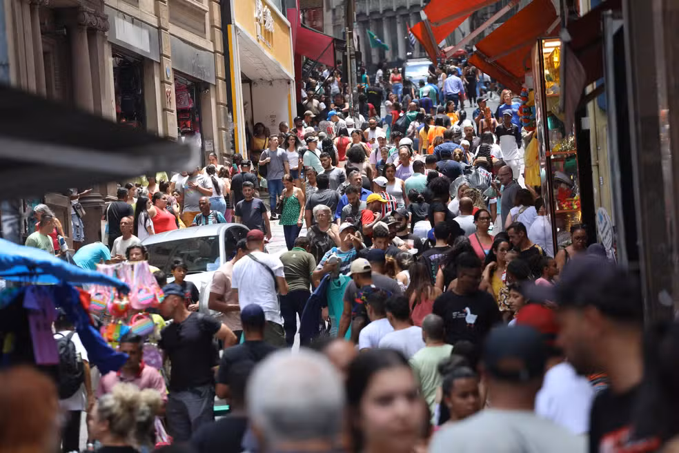 Brasil Avança: Mais de 6 Milhões de Famílias Ascendem Acima da Linha da Pobreza Desde 2023