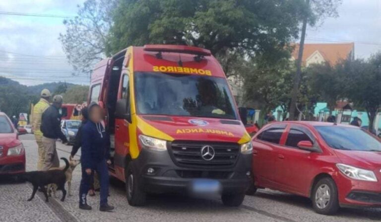 Homem esfaqueado em praça de Colombo fica em estado grave