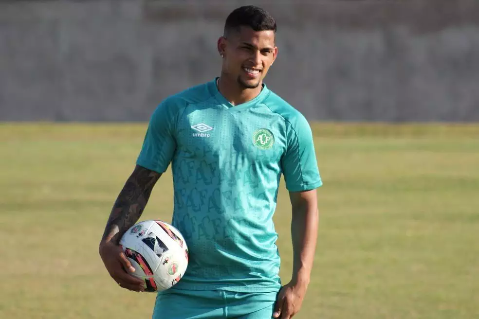 São Paulo FC Anuncia Contratação de Mailton para Reforçar a Lateral-Direita até 2027