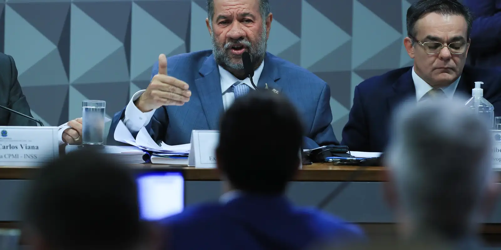 Fraudes no INSS: Lupi Admite Acompanhamento, Mas Nega Dimensão do Esquema