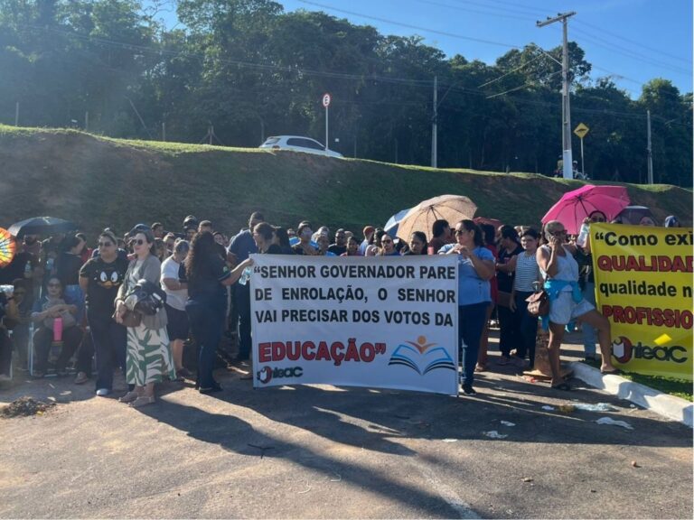 Servidores suspendem aulas em Cruzeiro do Sul e cobram melhorias na educação