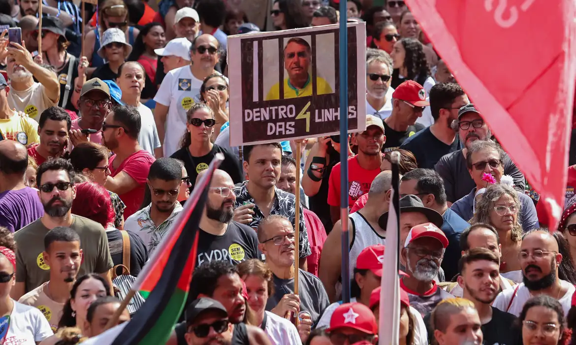 Oposição à ‘PEC da Blindagem’ e Anistia a Bolsonaro Mobiliza Protestos Nacionais