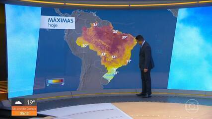 Calor intenso e nascer do sol cor-de-rosa em Teresina