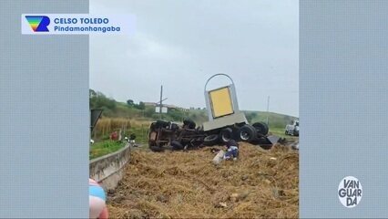 Carreta tomba e destrói ponto de ônibus na Dutra