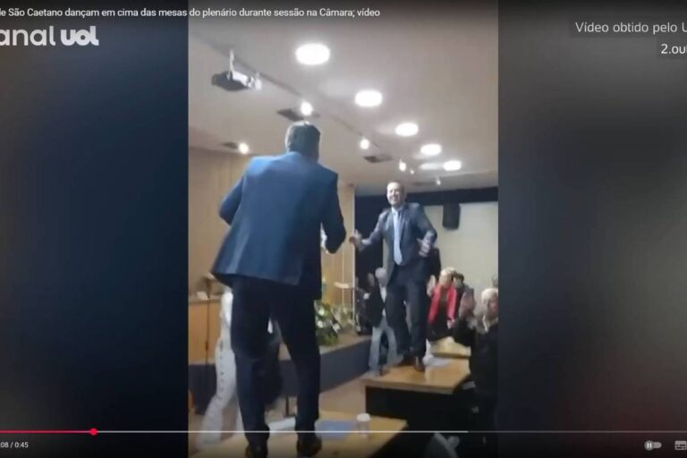 Vereadores de São Caetano celebram ao som de Elvis