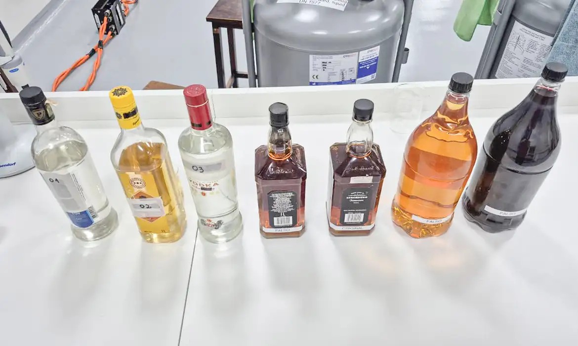 Alerta Nacional: Casos de Intoxicação por Metanol em Bebidas Alcoólicas Disparam no Brasil