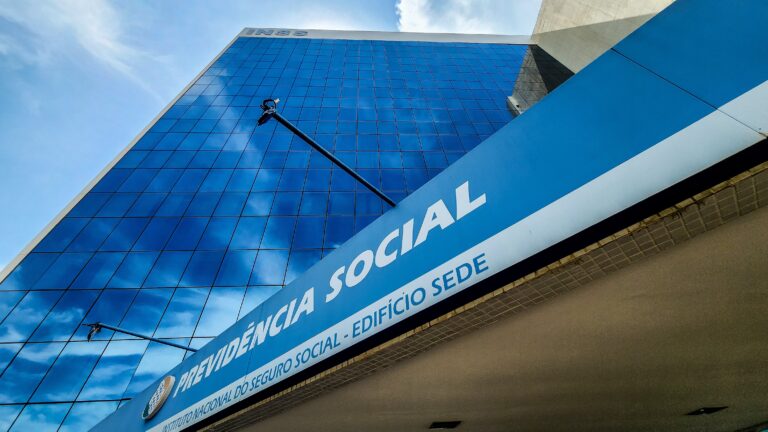 INSS inicia pagamentos de outubro nesta segunda; veja calendário