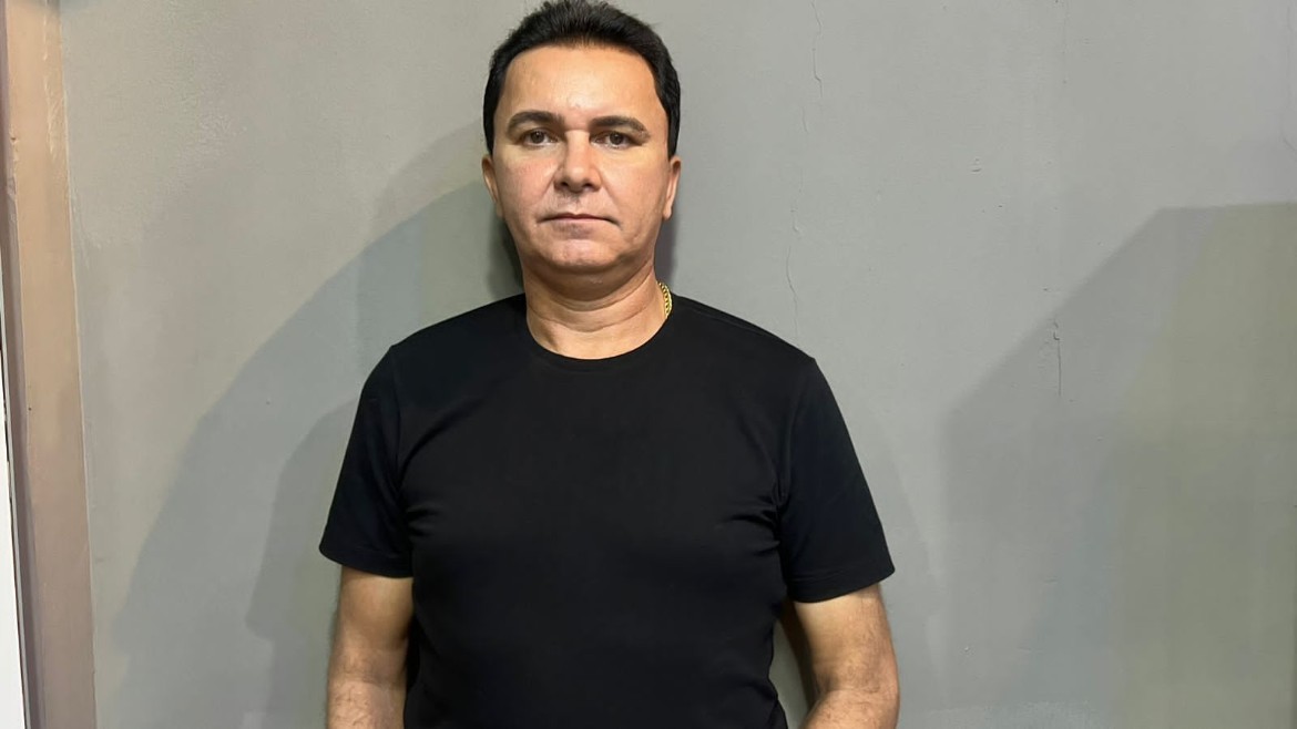 Empresário é encontrado morto com arma em residência; companheira relata histórico de distúrbios