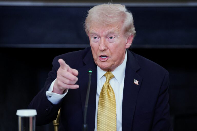 Trump anuncia ações militares contra cartéis, sem citar a Venezuela