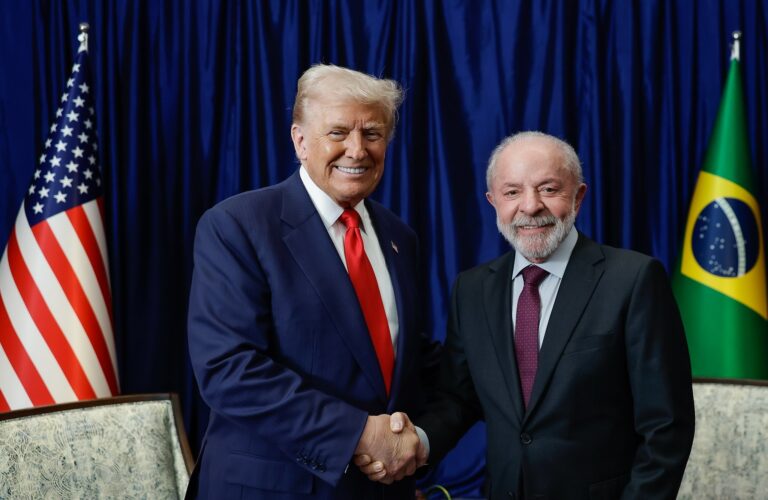 Foto Lula-Trump é vista como derrota no entorno de Bolsonaro