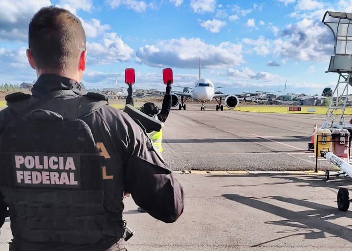 Foragido da Justiça por roubo é preso pela PF ao desembarcar em São Luís