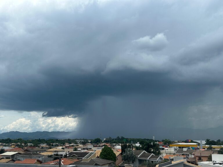 Frente fria provoca chuva e queda de temperaturas no Vale