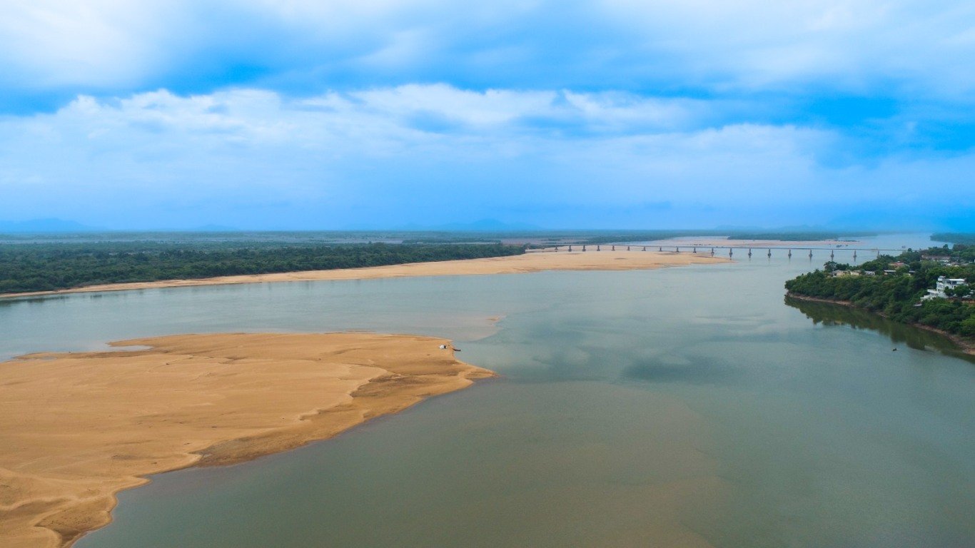 Aventura Amazônica: Uma Jangada Pelo Rio Branco na Adolescência